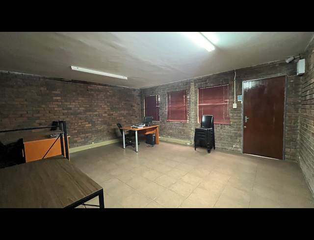 550M² WAREHOUSE TO LET IN SPARTAN